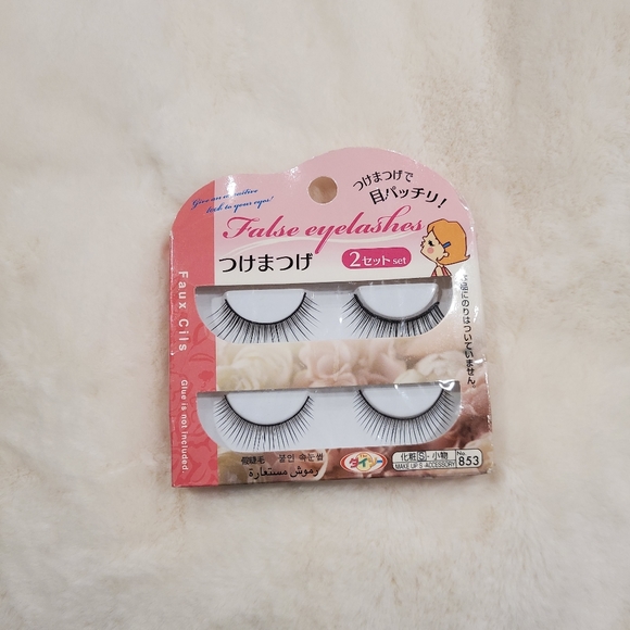 False Lashes - Picture 1 of 2